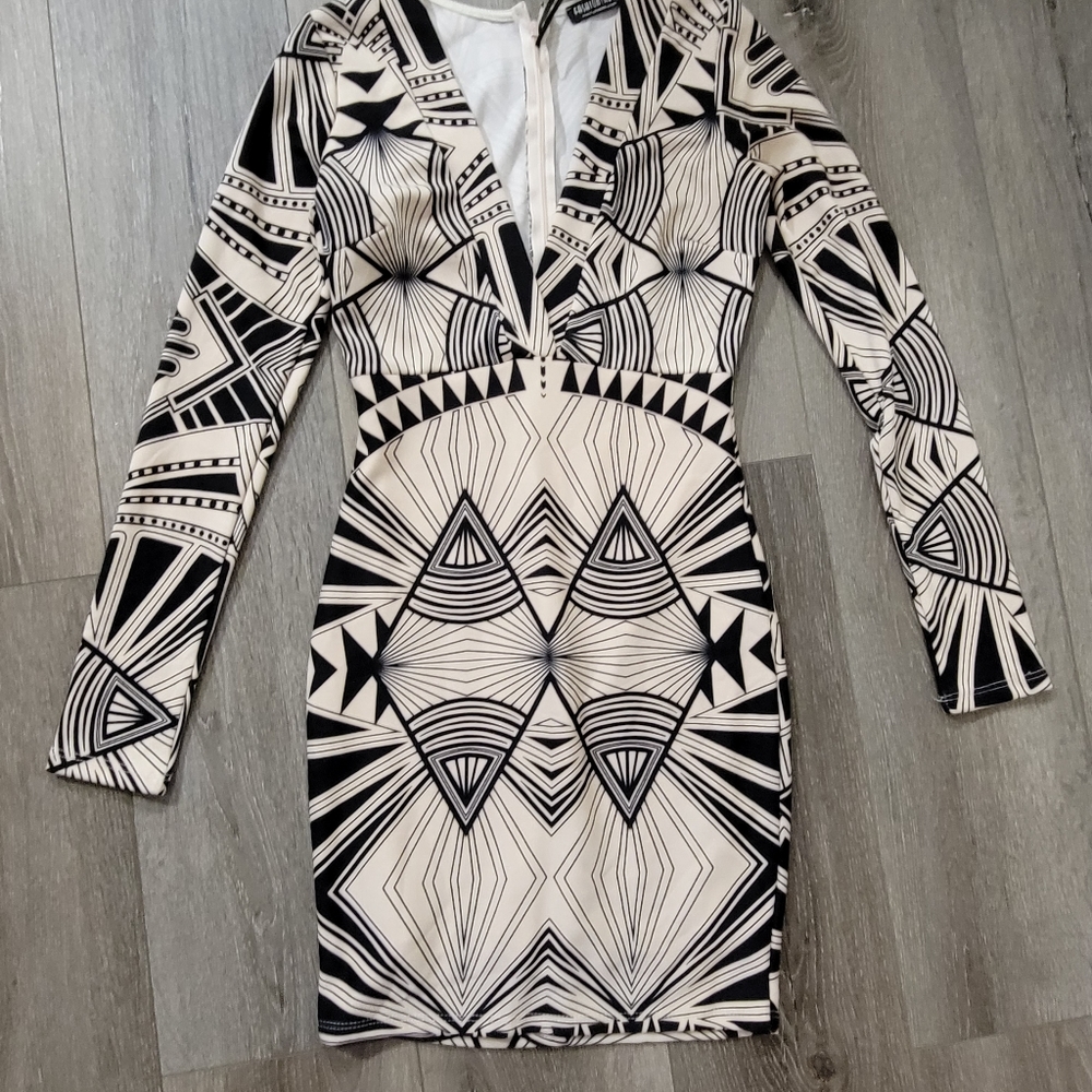 Black and cream deep v long sleeve dress